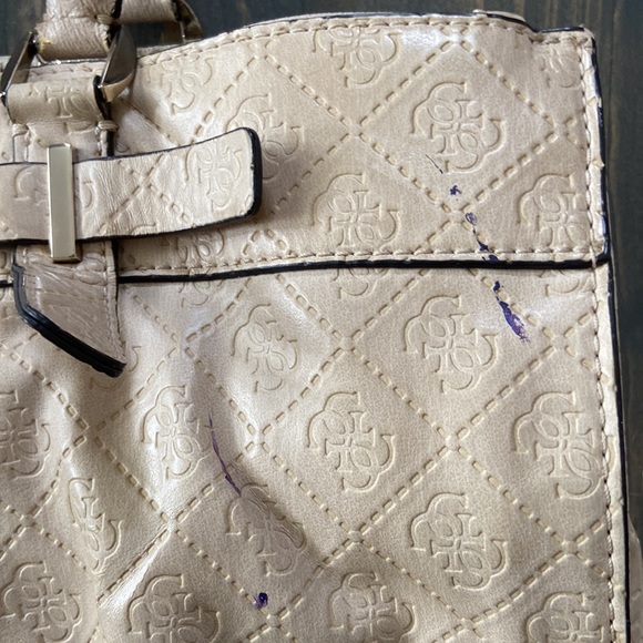 Guess purse - Picture 2 of 8